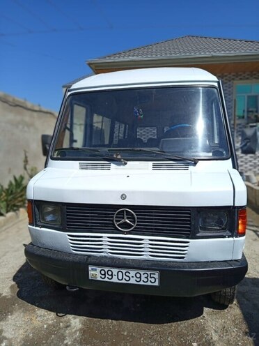 Mercedes 208 D 1992, 200,000 km - 2.3 л - Bakı