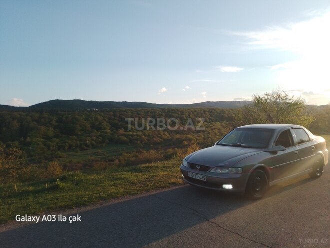Opel Vectra 1996, 217,443 km - 1.6 l - Quba