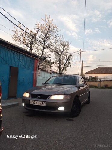 Opel Vectra 1996, 217,443 km - 1.6 l - Quba