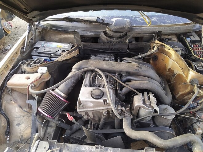 Mercedes E 220 1985, 81,211 km - 2.2 l - Zərdab