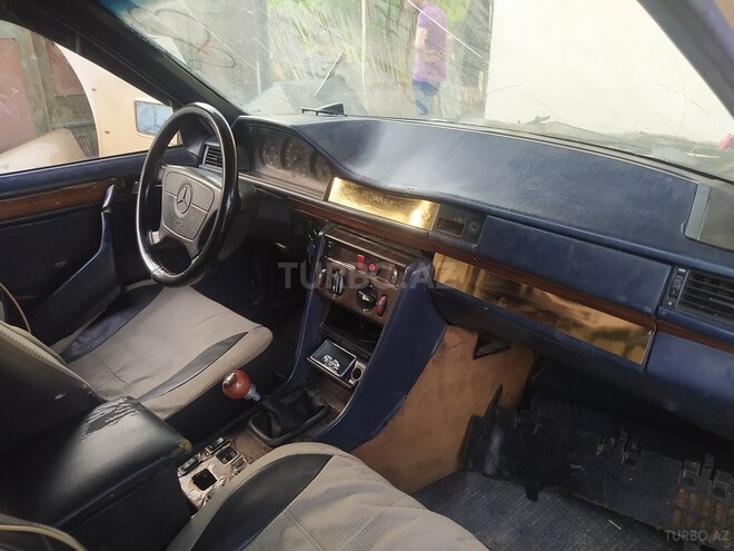 Mercedes E 220 1985, 81,211 km - 2.2 l - Zərdab