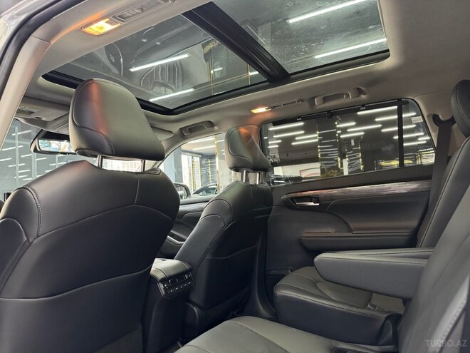 Toyota Highlander-13