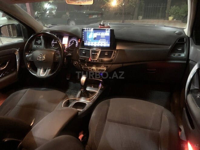 Renault Laguna-13