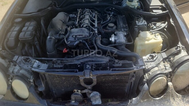 Mercedes E 220 d 2000, 412,000 km - 2.2 л - Füzuli