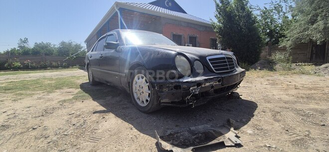 Mercedes E 220 d 2000, 412,000 km - 2.2 л - Füzuli