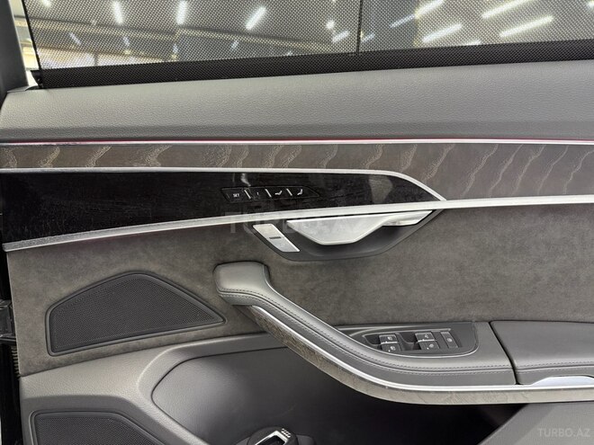 Audi A8-13