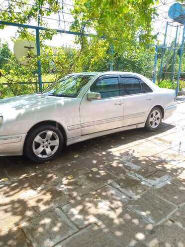 Mercedes E 220 d 2001, 432,500 km - 2.2 l - Masallı