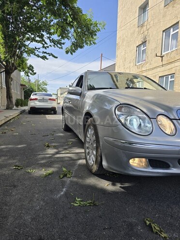 Mercedes E 240 2002, 221,000 km - 2.6 l - Quba