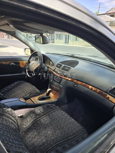 Mercedes E 240 2002, 221,000 km - 2.6 l - Quba