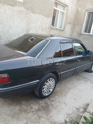 Mercedes E 220 1994, 340,000 km - 2.2 l - Bakı