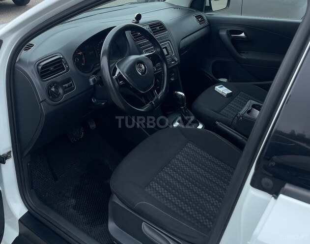 Volkswagen Polo 2018, 194,900 km - 1.6 l - Bakı