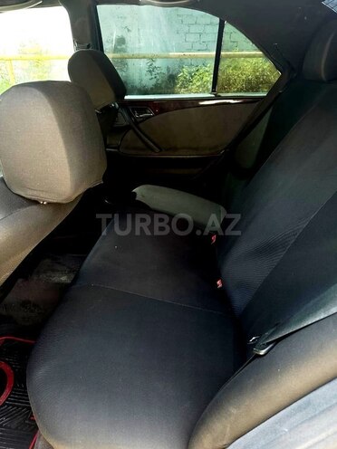 Mercedes E 200 1995, 327,518 km - 2.0 l - Bakı