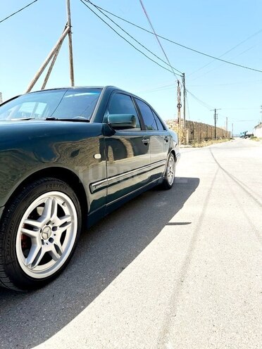 Mercedes E 200 1995, 327,518 km - 2.0 l - Bakı