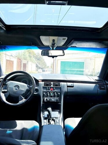 Mercedes E 200 1995, 327,518 km - 2.0 l - Bakı