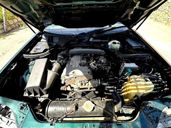 Mercedes E 200 1995, 327,518 km - 2.0 l - Bakı