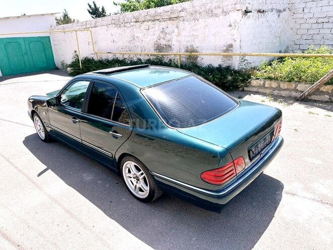 Mercedes E 200 1995, 327,518 km - 2.0 l - Bakı