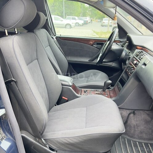 Mercedes E 240 2000, 300,111 km - 2.6 l - Bakı