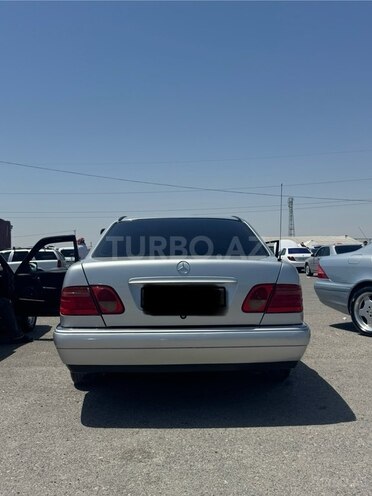 Mercedes E 240 1999, 421,000 km - 2.4 l - Bakı