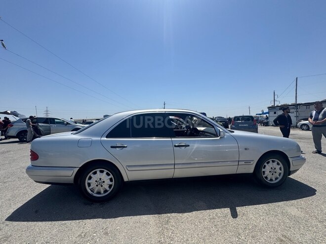 Mercedes E 240 1999, 421,000 km - 2.4 l - Bakı