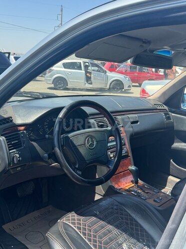 Mercedes E 240 1999, 421,000 km - 2.4 l - Bakı