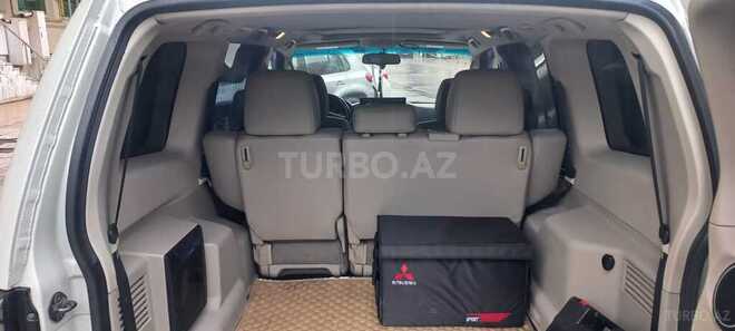 Mitsubishi Pajero 2010, 295,000 km - 3.5 л - Bakı