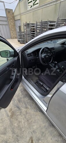 Volkswagen Jetta-13