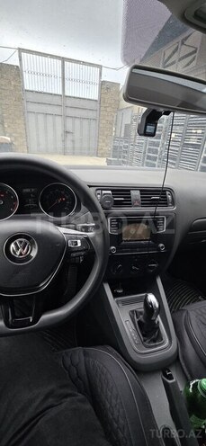 Volkswagen Jetta-11