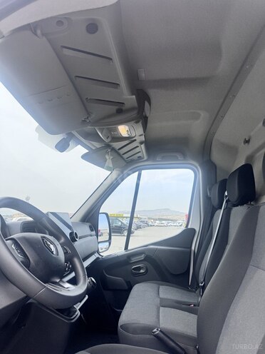 Renault Master-8