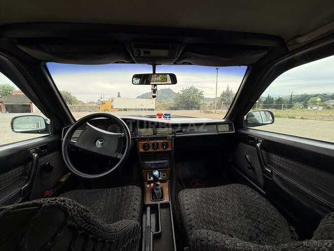 Mercedes 190 1992, 258,475 km - 2.5 л - Astara