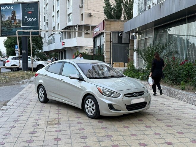 Hyundai Accent 2016, 220,000 km - 1.6 l - Bakı