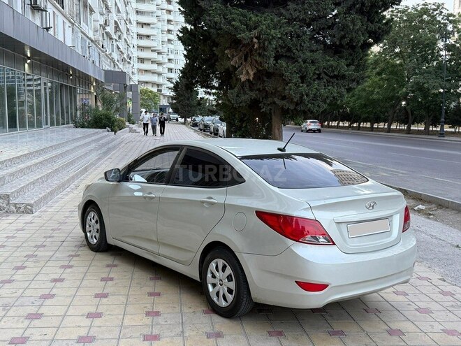 Hyundai Accent 2016, 220,000 km - 1.6 l - Bakı