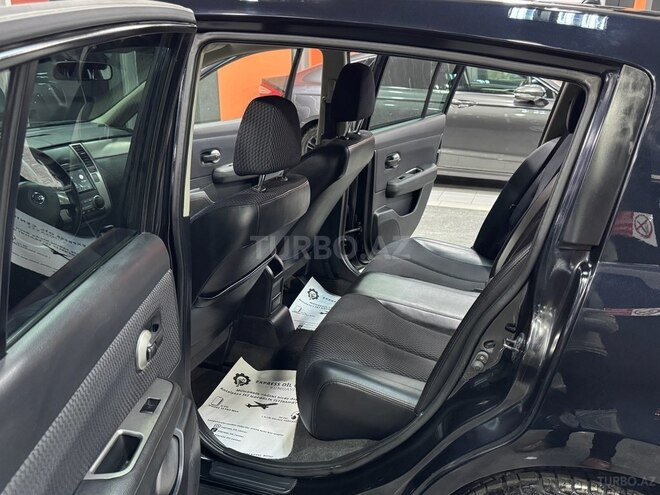Nissan Tiida-21
