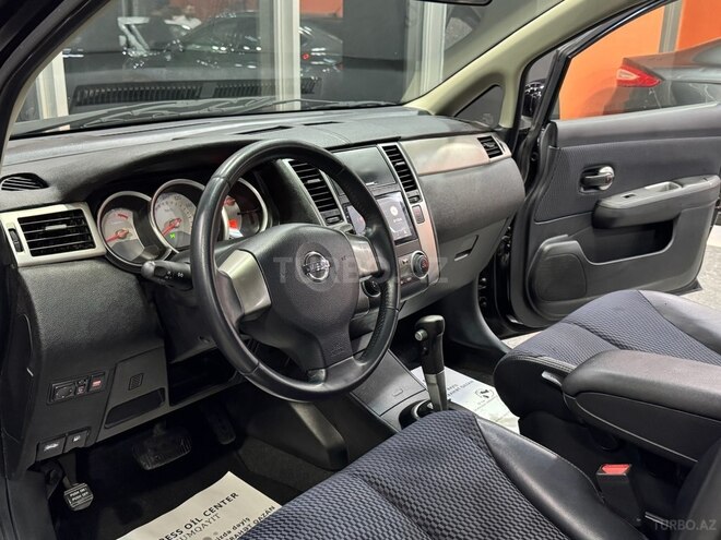Nissan Tiida-12