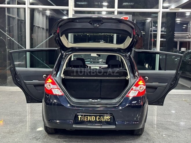 Nissan Tiida-10