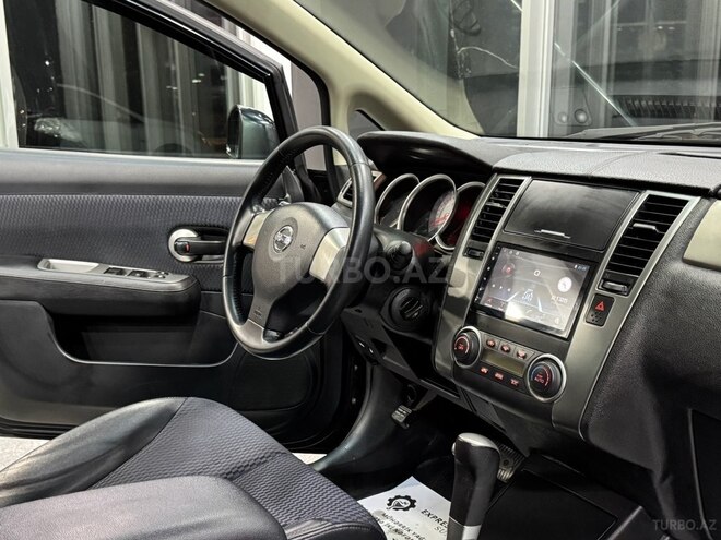 Nissan Tiida-16
