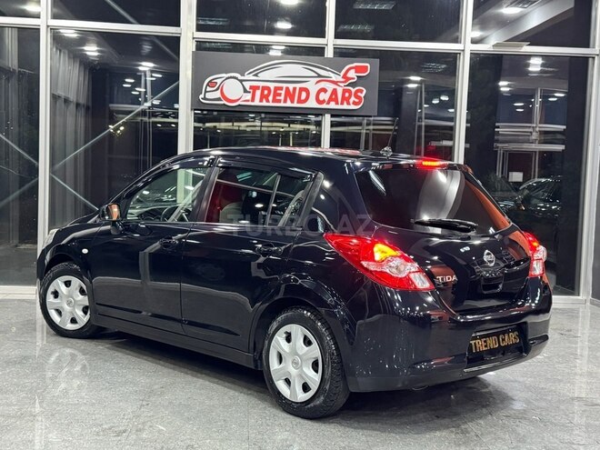 Nissan Tiida-5