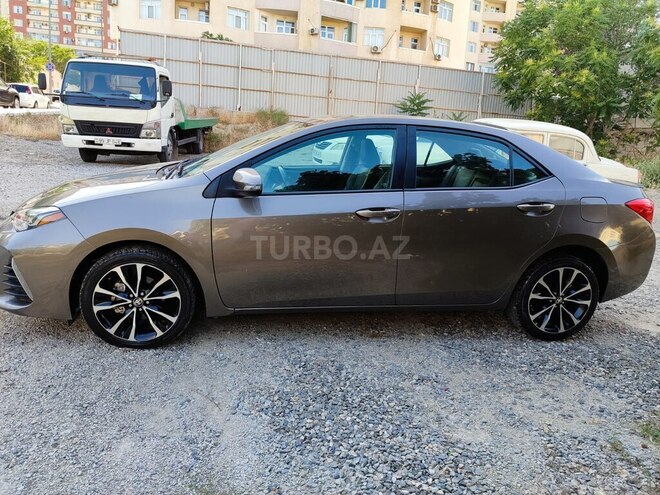 Toyota Corolla 2017, 170,000 km - 1.8 l - Bakı