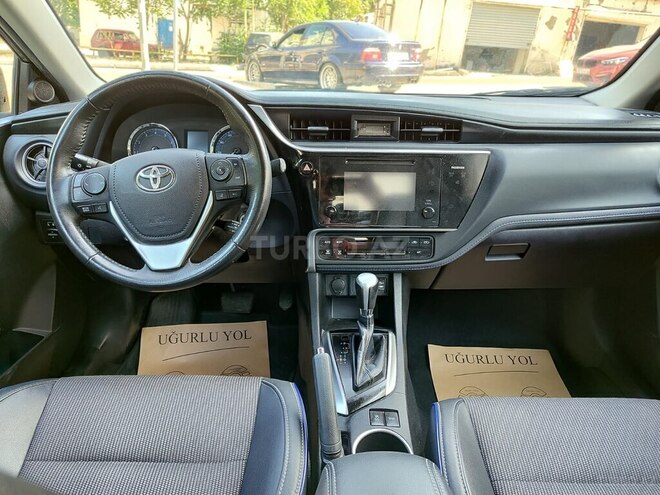 Toyota Corolla 2017, 170,000 km - 1.8 l - Bakı