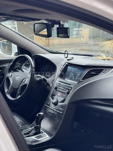 Hyundai Grandeur 2015, 230,840 km - 2.2 l - Biləsuvar