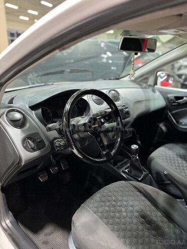 SEAT Ibiza-10