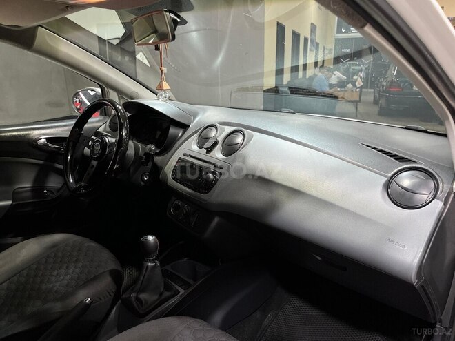 SEAT Ibiza-11