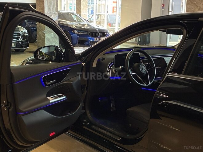 Mercedes E 300 e-4