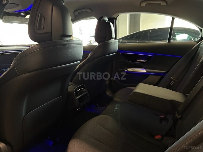 Mercedes E 300 e-9