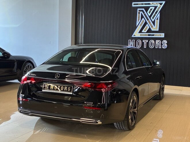 Mercedes E 300 e-15