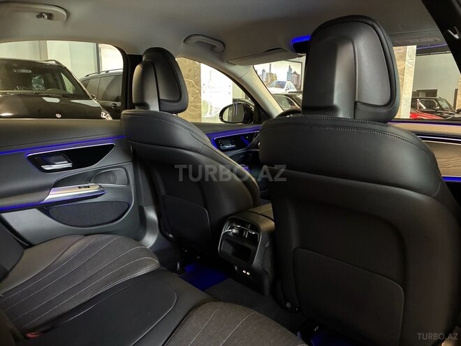 Mercedes E 300 e-13