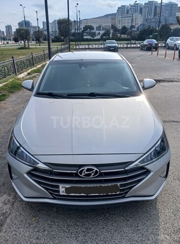 Hyundai Elantra-1