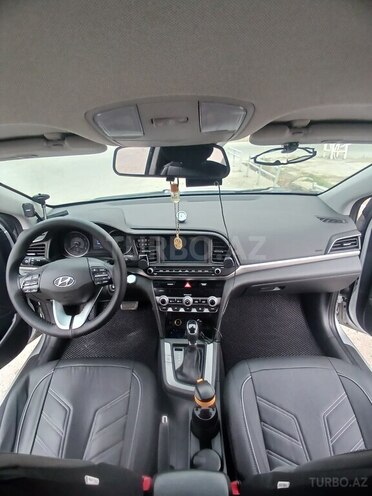 Hyundai Elantra-9