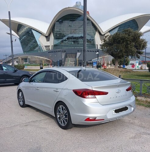 Hyundai Elantra-6