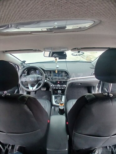Hyundai Elantra-11