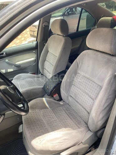 Volkswagen Jetta-9